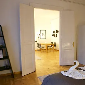  Apartment Five Season's Ungarn